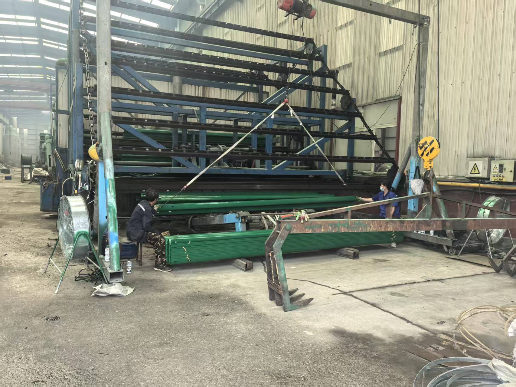 昭通市波形护栏立柱环氧锌基波形护栏 - 价格